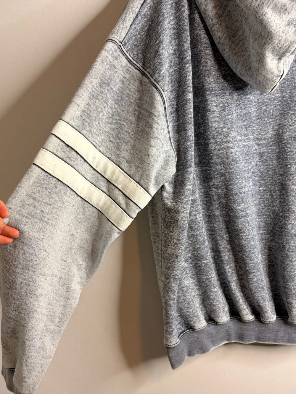 Outer Banks Men’s Large Gray Pullover Hoodie Sleeve Stripes
